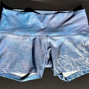 ☀️ My inner fire size 6 yoga shorts ☀️